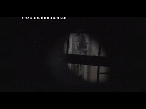 ❤️ Блондинку тайно снимает на видео соседский вуайерист, спрятанный за полыми кирпичами Качественный секс на нашем сайте ️❤