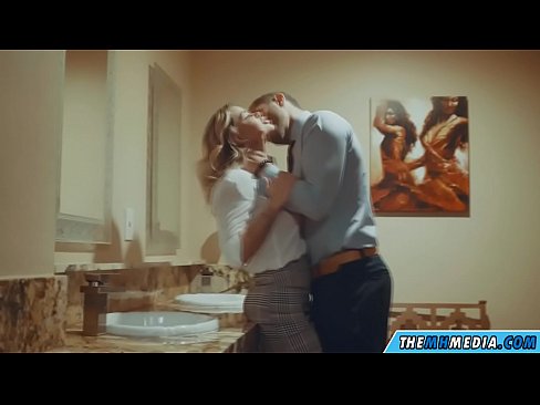 ❤️ когда грудастая блондинка соблазняет тебя в общественном туалете Качественный секс на нашем сайте ️❤